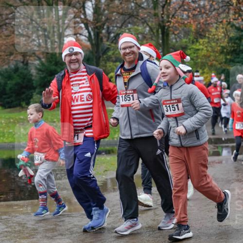 07.12.2025 - St. Pauli X-Mass-Run No. 15 Michael Burmester http://msf.ph/oto/9403172 07.12.2025 10:45:42 Laufen 531, 71, 1851, 3151, 1129, 389 meine-sportfotos.de