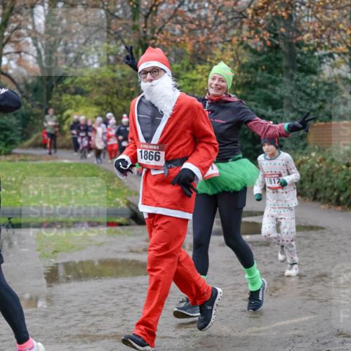07.12.2025 - St. Pauli X-Mass-Run No. 15 Michael Burmester http://msf.ph/oto/9403220 07.12.2025 10:45:53 Laufen 15, 1866, 1812 meine-sportfotos.de