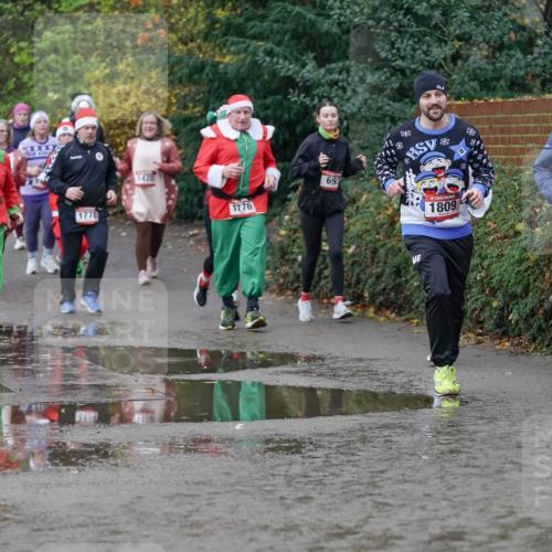 07.12.2025 - St. Pauli X-Mass-Run No. 15 Michael Burmester http://msf.ph/oto/9403231 07.12.2025 10:45:58 Laufen 2773, 2040, 1778, 1420, 1776, 693, 1809, 1084 meine-sportfotos.de