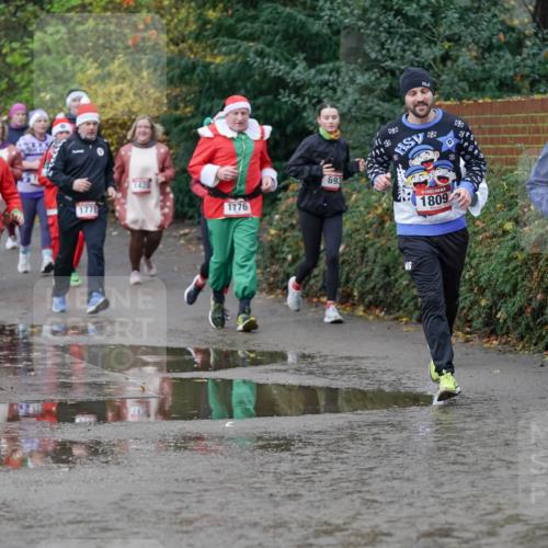 07.12.2025 - St. Pauli X-Mass-Run No. 15 Michael Burmester http://msf.ph/oto/9403232 07.12.2025 10:45:58 Laufen 2040, 3040, 1778, 1420, 1776, 693, 1809, 1084 meine-sportfotos.de