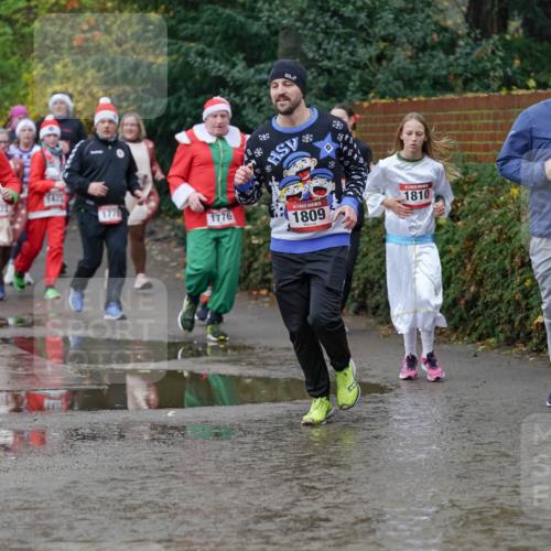 07.12.2025 - St. Pauli X-Mass-Run No. 15 Michael Burmester http://msf.ph/oto/9403234 07.12.2025 10:45:59 Laufen 2040, 1778, 1776, 25, 1809, 1810, 084 meine-sportfotos.de
