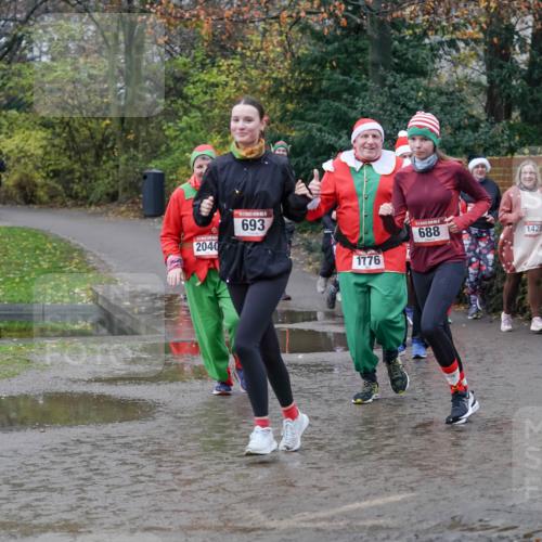 07.12.2025 - St. Pauli X-Mass-Run No. 15 Michael Burmester http://msf.ph/oto/9403250 07.12.2025 10:46:04 Laufen 2040, 693, 1776, 688, 1420 meine-sportfotos.de