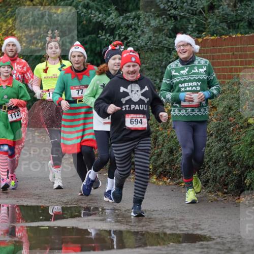 07.12.2025 - St. Pauli X-Mass-Run No. 15 Michael Burmester http://msf.ph/oto/9403310 07.12.2025 10:46:33 Laufen 1147, 77, 694 meine-sportfotos.de