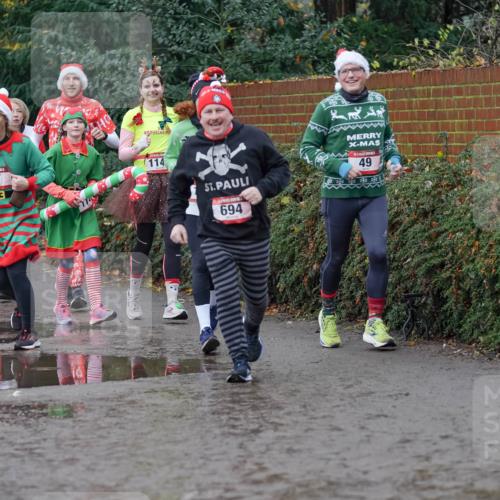 07.12.2025 - St. Pauli X-Mass-Run No. 15 Michael Burmester http://msf.ph/oto/9403314 07.12.2025 10:46:35 Laufen 48, 77, 114, 49, 694 meine-sportfotos.de