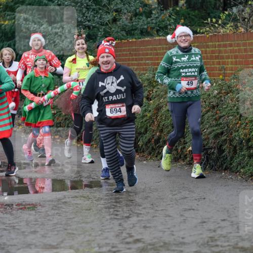 07.12.2025 - St. Pauli X-Mass-Run No. 15 Michael Burmester http://msf.ph/oto/9403315 07.12.2025 10:46:35 Laufen 648, 77, 694, 49 meine-sportfotos.de