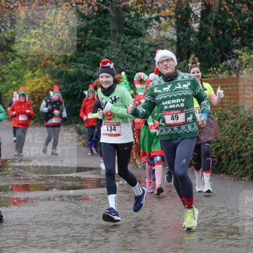 07.12.2025 - St. Pauli X-Mass-Run No. 15 Michael Burmester http://msf.ph/oto/9403324 07.12.2025 10:46:38 Laufen 694, 134, 49, 14 meine-sportfotos.de