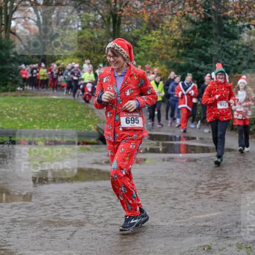07.12.2025 - St. Pauli X-Mass-Run No. 15 Michael Burmester http://msf.ph/oto/9403342 07.12.2025 10:46:44 Laufen 5, 30, 695, 942, 946 meine-sportfotos.de
