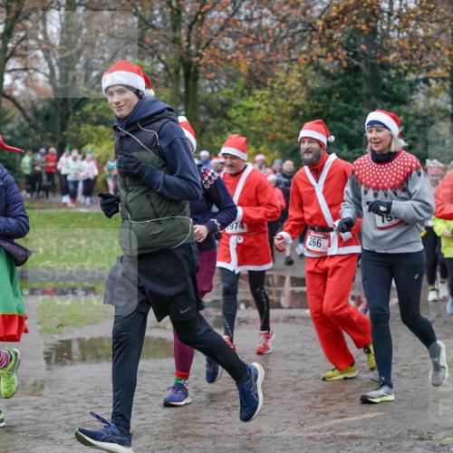 07.12.2025 - St. Pauli X-Mass-Run No. 15 Michael Burmester http://msf.ph/oto/9403421 07.12.2025 10:47:03 Laufen 755, 974, 266, 1945 meine-sportfotos.de