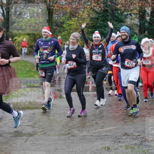07.12.2025 - St. Pauli X-Mass-Run No. 15 Michael Burmester http://msf.ph/oto/9403466 07.12.2025 10:47:13 Laufen 39, 5, 1740, 682, 76, 10, 671, 839, 888, 00 meine-sportfotos.de