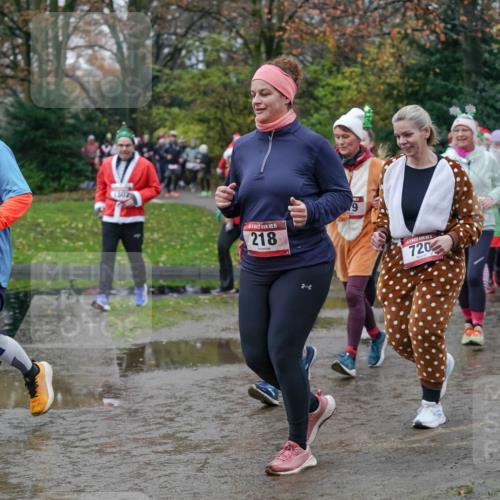 07.12.2025 - St. Pauli X-Mass-Run No. 15 Michael Burmester http://msf.ph/oto/9403498 07.12.2025 10:47:21 Laufen 718, 15, 1302, 15, 218, 720, 814 meine-sportfotos.de