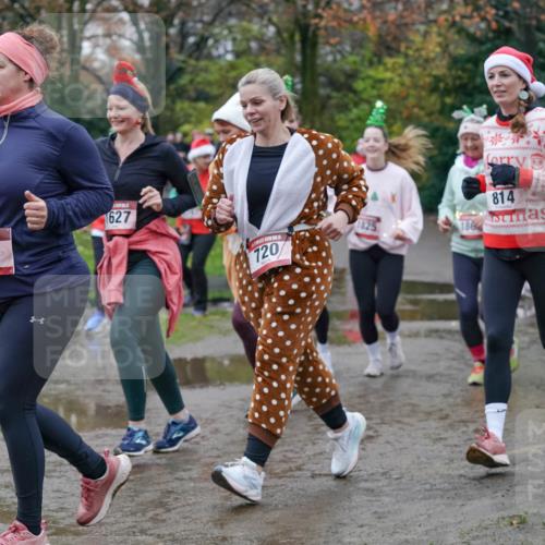 07.12.2025 - St. Pauli X-Mass-Run No. 15 Michael Burmester http://msf.ph/oto/9403501 07.12.2025 10:47:21 Laufen 15, 218, 627, 120, 1825, 186, 814, 1218 meine-sportfotos.de
