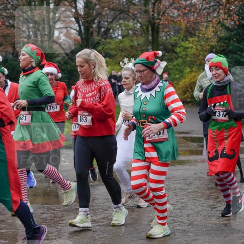 07.12.2025 - St. Pauli X-Mass-Run No. 15 Michael Burmester http://msf.ph/oto/9403513 07.12.2025 10:47:24 Laufen 1218, 218, 1767, 681, 863, 69, 177, 15, 37, 388 meine-sportfotos.de