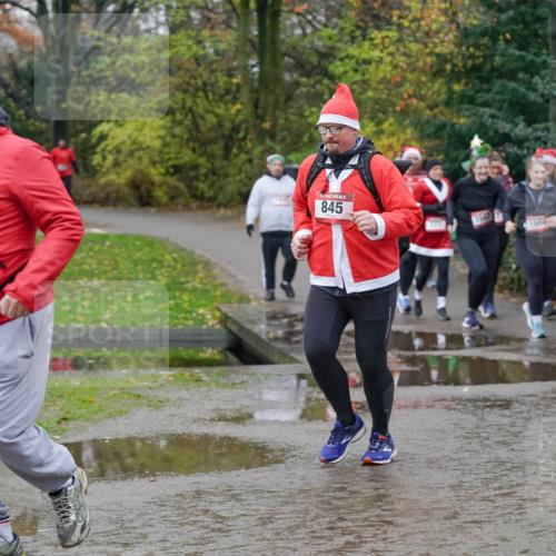 07.12.2025 - St. Pauli X-Mass-Run No. 15 Michael Burmester http://msf.ph/oto/9403554 07.12.2025 10:47:35 Laufen 1135, 029, 845, 991, 817 meine-sportfotos.de
