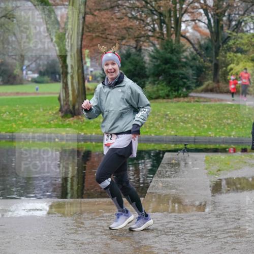 07.12.2025 - St. Pauli X-Mass-Run No. 15 Michael Burmester http://msf.ph/oto/9403573 07.12.2025 10:47:39 Laufen 12, 5, 832 meine-sportfotos.de