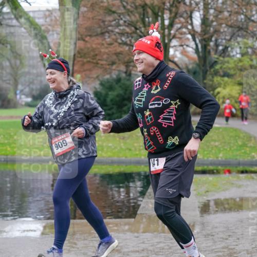 07.12.2025 - St. Pauli X-Mass-Run No. 15 Michael Burmester http://msf.ph/oto/9403578 07.12.2025 10:47:40 Laufen 909, 1662 meine-sportfotos.de