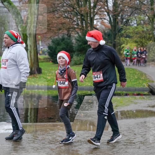 07.12.2025 - St. Pauli X-Mass-Run No. 15 Michael Burmester http://msf.ph/oto/9403618 07.12.2025 10:47:49 Laufen 1645, 1640, 15, 1647 meine-sportfotos.de