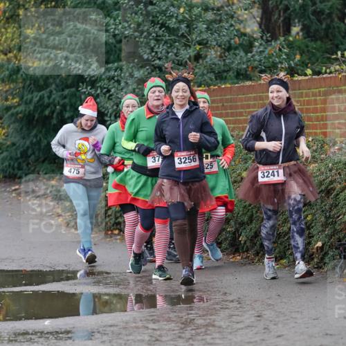 07.12.2025 - St. Pauli X-Mass-Run No. 15 Michael Burmester http://msf.ph/oto/9403635 07.12.2025 10:48:00 Laufen 37, 3256, 475, 25, 3241 meine-sportfotos.de