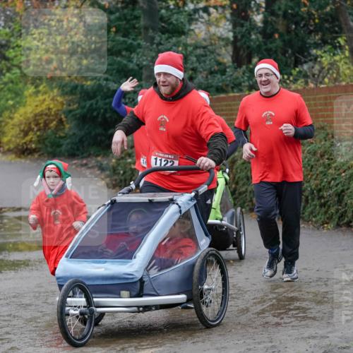 07.12.2025 - St. Pauli X-Mass-Run No. 15 Michael Burmester http://msf.ph/oto/9403713 07.12.2025 10:48:54 Laufen 16, 1122 meine-sportfotos.de