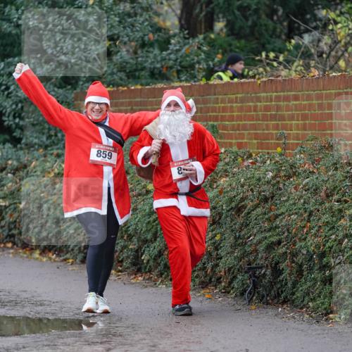 07.12.2025 - St. Pauli X-Mass-Run No. 15 Michael Burmester http://msf.ph/oto/9403789 07.12.2025 10:56:42 Laufen 5, 859 meine-sportfotos.de