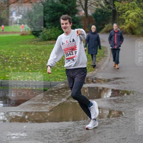 07.12.2025 - St. Pauli X-Mass-Run No. 15 Michael Burmester http://msf.ph/oto/9403809 07.12.2025 10:57:28 Laufen 15, 2042 meine-sportfotos.de