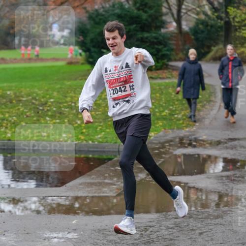07.12.2025 - St. Pauli X-Mass-Run No. 15 Michael Burmester http://msf.ph/oto/9403810 07.12.2025 10:57:28 Laufen 15, 2042 meine-sportfotos.de