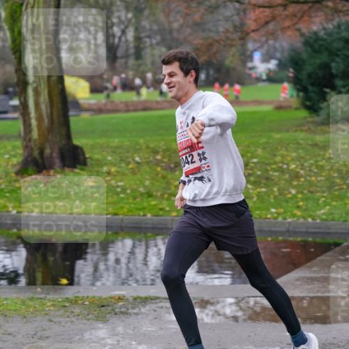 07.12.2025 - St. Pauli X-Mass-Run No. 15 Michael Burmester http://msf.ph/oto/9403811 07.12.2025 10:57:29 Laufen 15, 042 meine-sportfotos.de