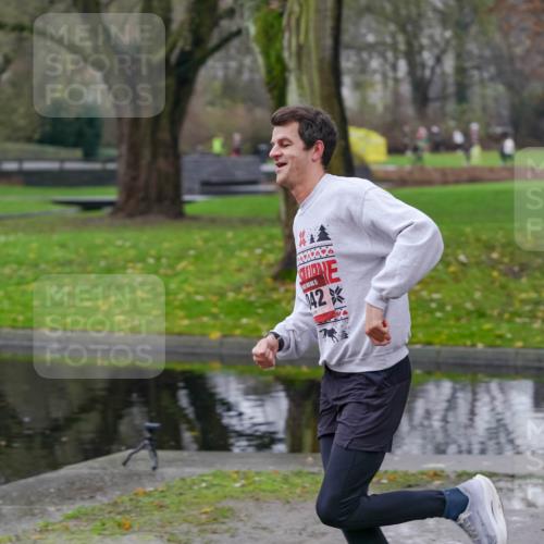 07.12.2025 - St. Pauli X-Mass-Run No. 15 Michael Burmester http://msf.ph/oto/9403813 07.12.2025 10:57:29 Laufen 142 meine-sportfotos.de