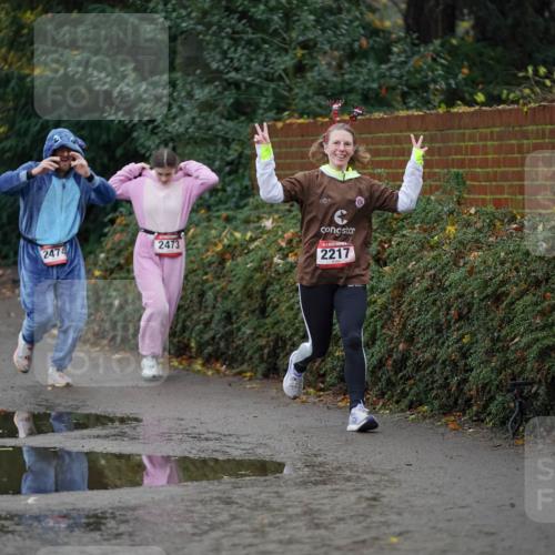 07.12.2025 - St. Pauli X-Mass-Run No. 15 Michael Burmester http://msf.ph/oto/9403936 07.12.2025 11:01:03 Laufen 2474, 2473, 2217 meine-sportfotos.de
