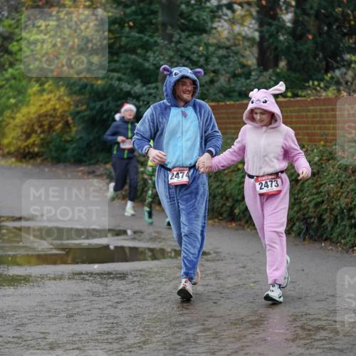 07.12.2025 - St. Pauli X-Mass-Run No. 15 Michael Burmester http://msf.ph/oto/9403947 07.12.2025 11:01:08 Laufen 2474, 2473 meine-sportfotos.de
