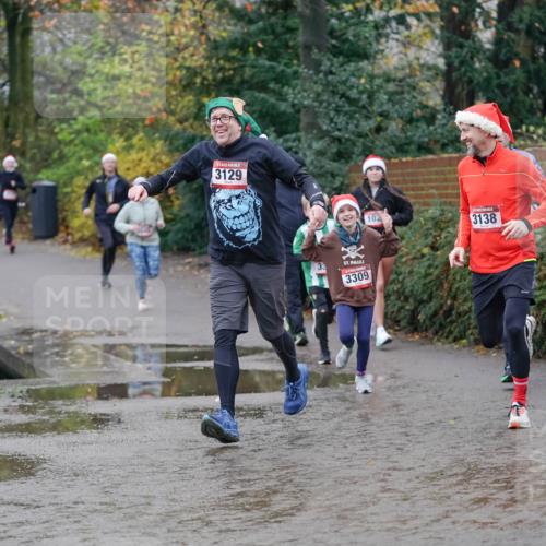 07.12.2025 - St. Pauli X-Mass-Run No. 15 Michael Burmester http://msf.ph/oto/9404030 07.12.2025 11:01:42 Laufen 3129, 33, 3309, 102, 3138 meine-sportfotos.de