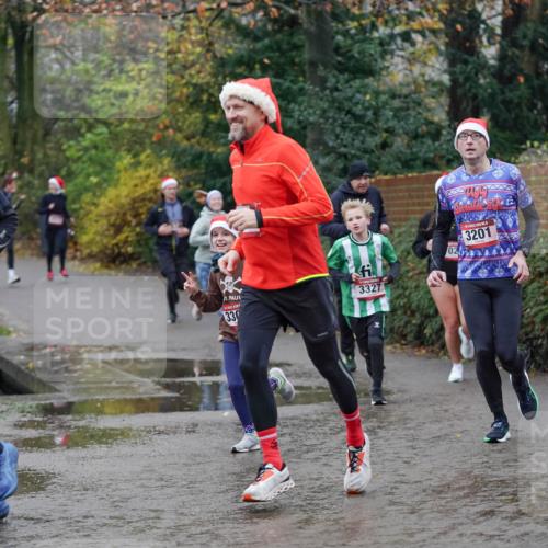 07.12.2025 - St. Pauli X-Mass-Run No. 15 Michael Burmester http://msf.ph/oto/9404032 07.12.2025 11:01:43 Laufen 3129, 330, 3327, 02, 3201 meine-sportfotos.de