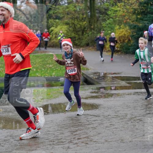 07.12.2025 - St. Pauli X-Mass-Run No. 15 Michael Burmester http://msf.ph/oto/9404034 07.12.2025 11:01:44 Laufen 3138, 5, 3201, 3309, 33 meine-sportfotos.de