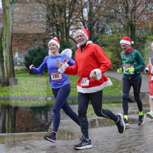 07.12.2025 - St. Pauli X-Mass-Run No. 15 Michael Burmester http://msf.ph/oto/9404073 07.12.2025 11:01:59 Laufen 5, 295, 302, 250, 2788 meine-sportfotos.de