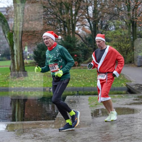 07.12.2025 - St. Pauli X-Mass-Run No. 15 Michael Burmester http://msf.ph/oto/9404077 07.12.2025 11:01:59 Laufen 2581, 2788 meine-sportfotos.de