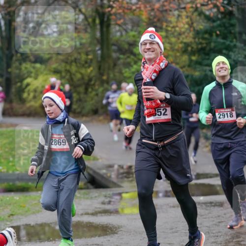 07.12.2025 - St. Pauli X-Mass-Run No. 15 Michael Burmester http://msf.ph/oto/9404113 07.12.2025 11:02:20 Laufen 800, 2869, 15, 52, 2918, 1549 meine-sportfotos.de