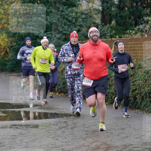07.12.2025 - St. Pauli X-Mass-Run No. 15 Michael Burmester http://msf.ph/oto/9404124 07.12.2025 11:02:23 Laufen 6, 3037, 1902, 1109, 907 meine-sportfotos.de