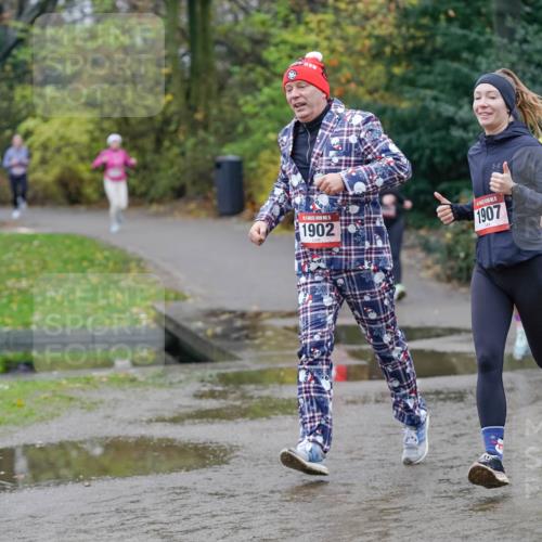 07.12.2025 - St. Pauli X-Mass-Run No. 15 Michael Burmester http://msf.ph/oto/9404134 07.12.2025 11:02:25 Laufen 15, 1902, 1907, 3037 meine-sportfotos.de