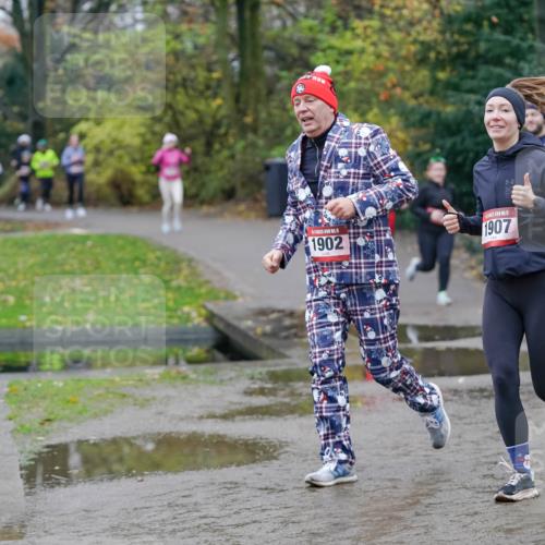 07.12.2025 - St. Pauli X-Mass-Run No. 15 Michael Burmester http://msf.ph/oto/9404135 07.12.2025 11:02:26 Laufen 15, 1902, 1907, 3037 meine-sportfotos.de