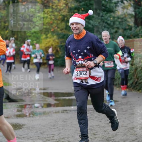 07.12.2025 - St. Pauli X-Mass-Run No. 15 Michael Burmester http://msf.ph/oto/9404206 07.12.2025 11:02:49 Laufen 2064, 15, 2062 meine-sportfotos.de