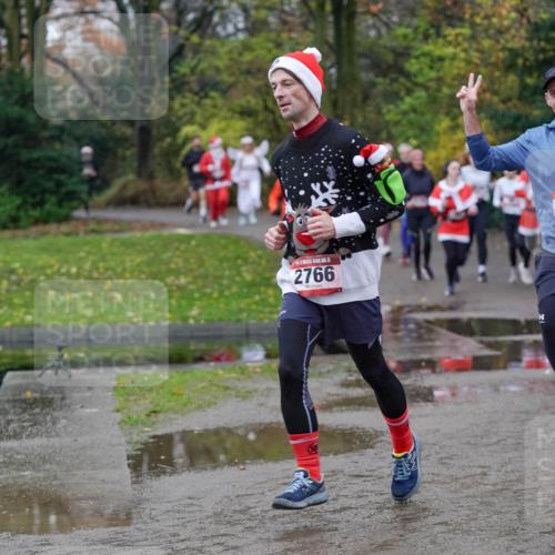 07.12.2025 - St. Pauli X-Mass-Run No. 15 Michael Burmester http://msf.ph/oto/9404218 07.12.2025 11:02:52 Laufen 2766, 2597, 3075 meine-sportfotos.de