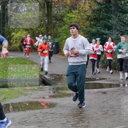 07.12.2025 - St. Pauli X-Mass-Run No. 15 Michael Burmester http://msf.ph/oto/9404223 07.12.2025 11:02:53 Laufen 2597, 1345, 1348 meine-sportfotos.de
