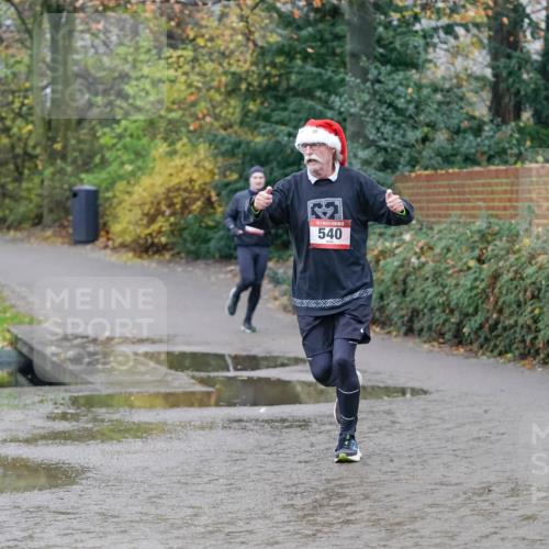 07.12.2025 - St. Pauli X-Mass-Run No. 15 Michael Burmester http://msf.ph/oto/9404279 07.12.2025 11:03:07 Laufen 540 meine-sportfotos.de