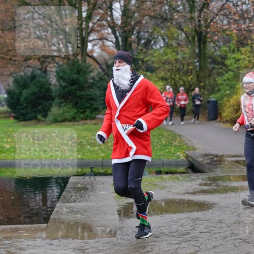 07.12.2025 - St. Pauli X-Mass-Run No. 15 Michael Burmester http://msf.ph/oto/9404315 07.12.2025 11:03:28 Laufen 328, 2579 meine-sportfotos.de