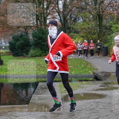 07.12.2025 - St. Pauli X-Mass-Run No. 15 Michael Burmester http://msf.ph/oto/9404316 07.12.2025 11:03:28 Laufen 3285, 2579 meine-sportfotos.de