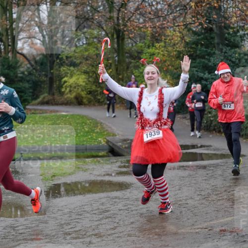 07.12.2025 - St. Pauli X-Mass-Run No. 15 Michael Burmester http://msf.ph/oto/9404336 07.12.2025 11:03:34 Laufen 2814, 1939, 672 meine-sportfotos.de