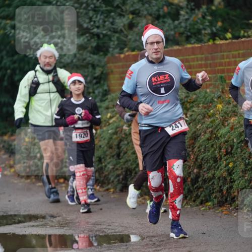 07.12.2025 - St. Pauli X-Mass-Run No. 15 Michael Burmester http://msf.ph/oto/9404387 07.12.2025 11:04:00 Laufen 279, 1917, 1920, 241, 232 meine-sportfotos.de