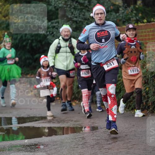 07.12.2025 - St. Pauli X-Mass-Run No. 15 Michael Burmester http://msf.ph/oto/9404388 07.12.2025 11:04:01 Laufen 2790, 1917, 1920, 241, 1919, 232 meine-sportfotos.de