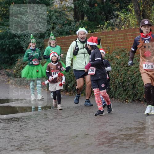 07.12.2025 - St. Pauli X-Mass-Run No. 15 Michael Burmester http://msf.ph/oto/9404395 07.12.2025 11:04:04 Laufen 2786, 1917, 920, 1919 meine-sportfotos.de