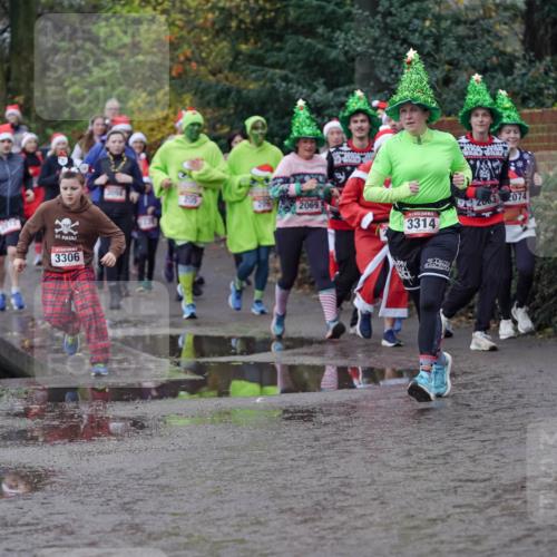 07.12.2025 - St. Pauli X-Mass-Run No. 15 Michael Burmester http://msf.ph/oto/9404448 07.12.2025 11:04:20 Laufen 2244, 3306, 2069, 3314, 2074 meine-sportfotos.de