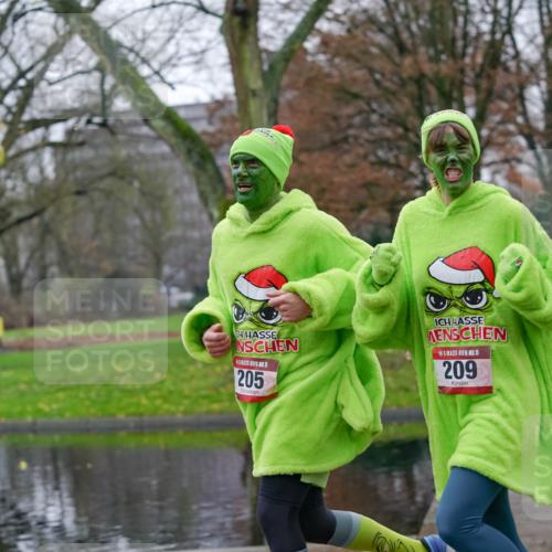 07.12.2025 - St. Pauli X-Mass-Run No. 15 Michael Burmester http://msf.ph/oto/9404456 07.12.2025 11:04:29 Laufen 5, 205, 15, 209, 3098 meine-sportfotos.de